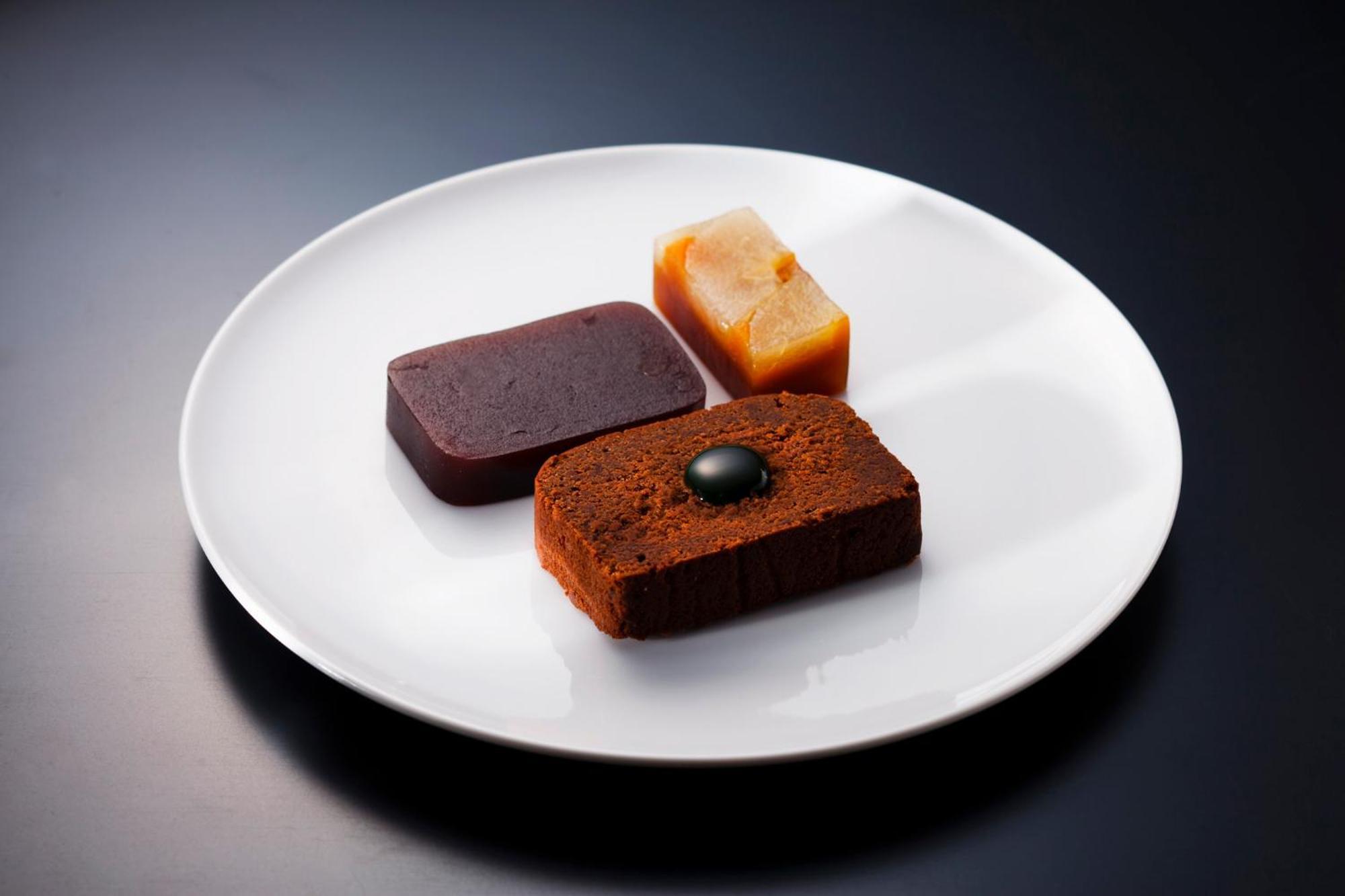 The Tokyo Station Hotel Exterior foto A plate of Japanese sweets