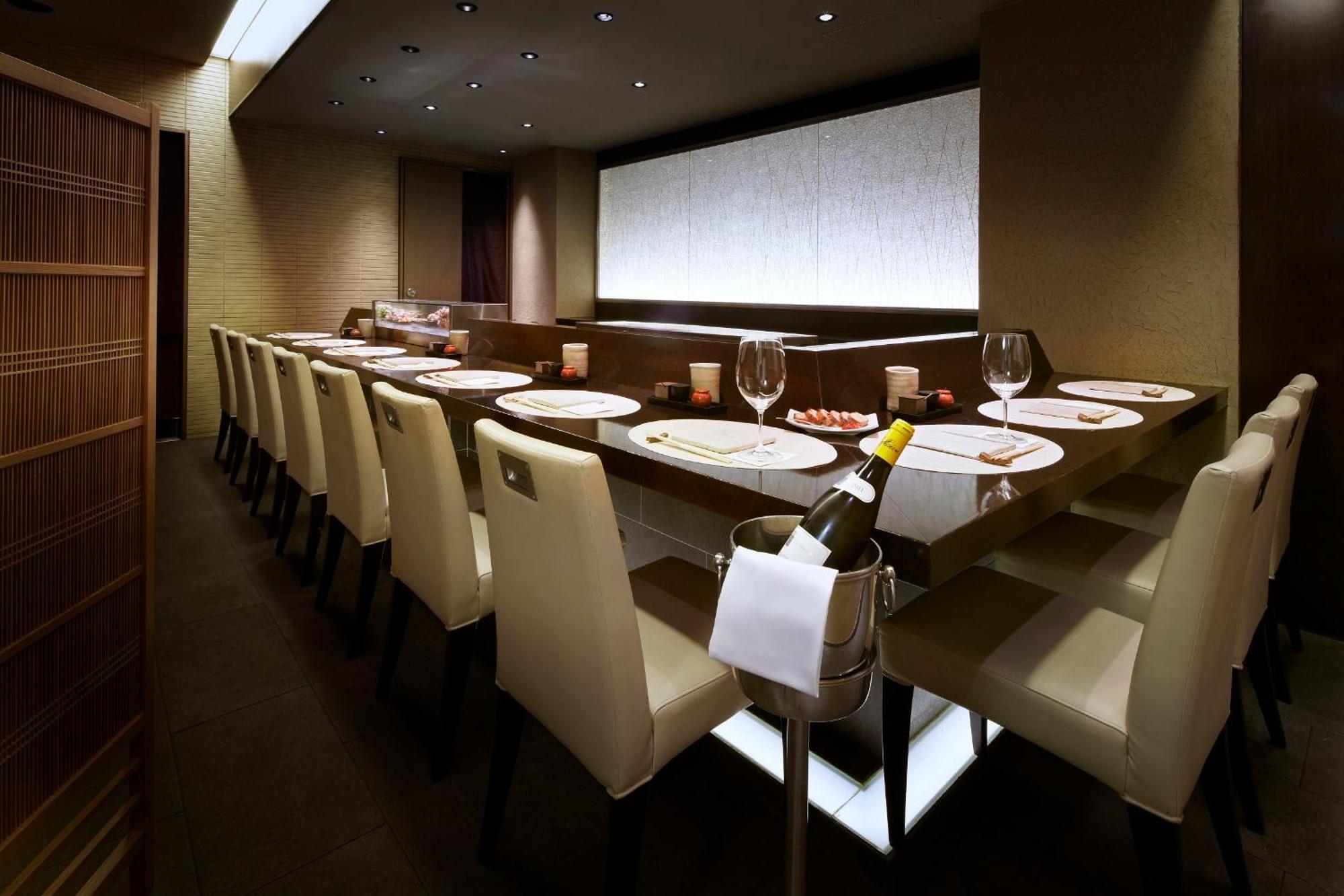 The Tokyo Station Hotel Exterior foto Interior of a restaurant