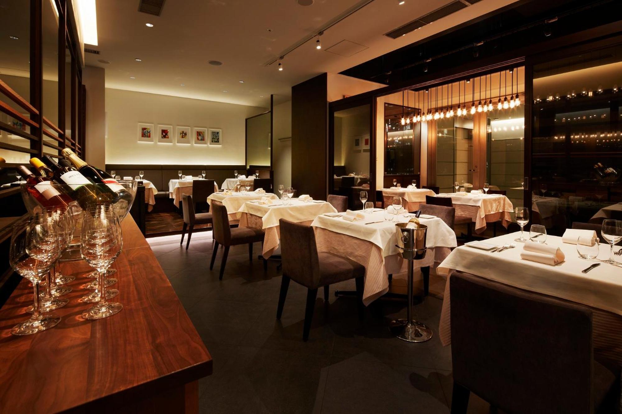 The Tokyo Station Hotel Exterior foto Interior of the restaurant