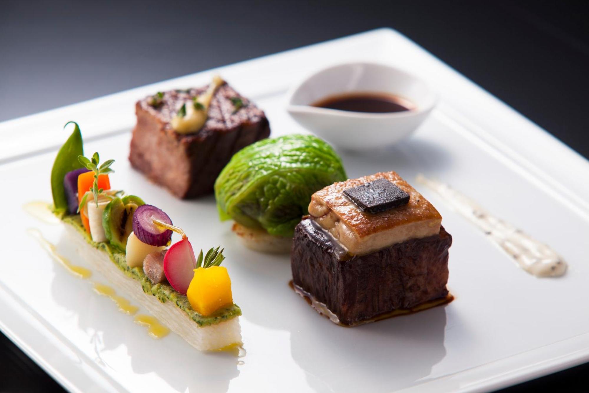 The Tokyo Station Hotel Exterior foto A modern French cuisine dish