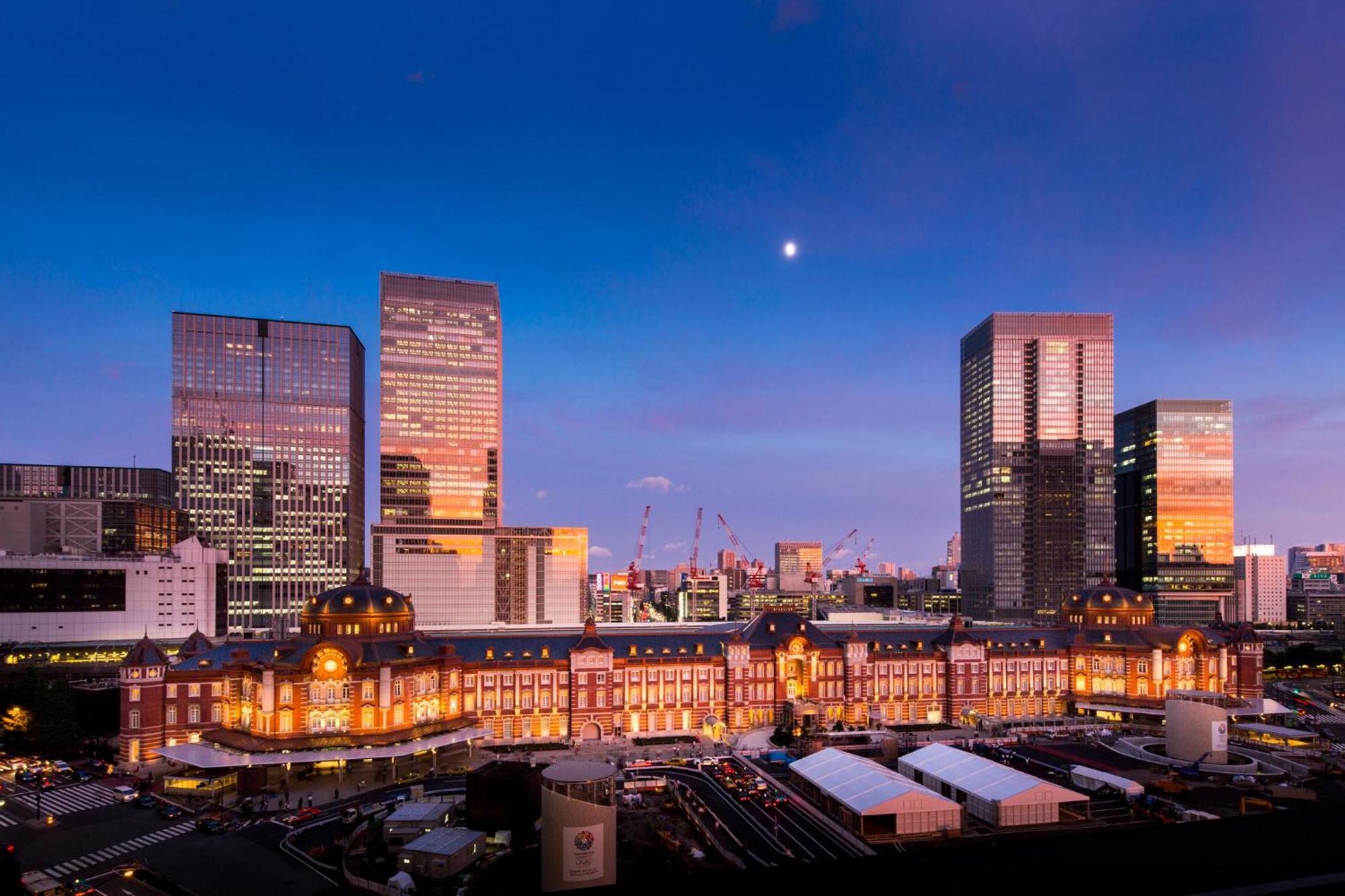 The Tokyo Station Hotel Exterior foto The station at night